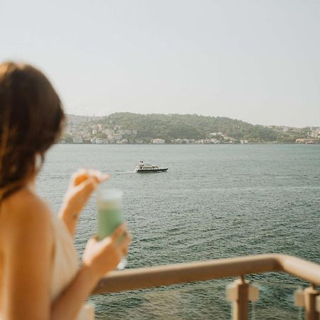 Radisson Blu Bosphorus Hotel Estambul Exterior foto View of the Gulf of Pag from the town of Pag