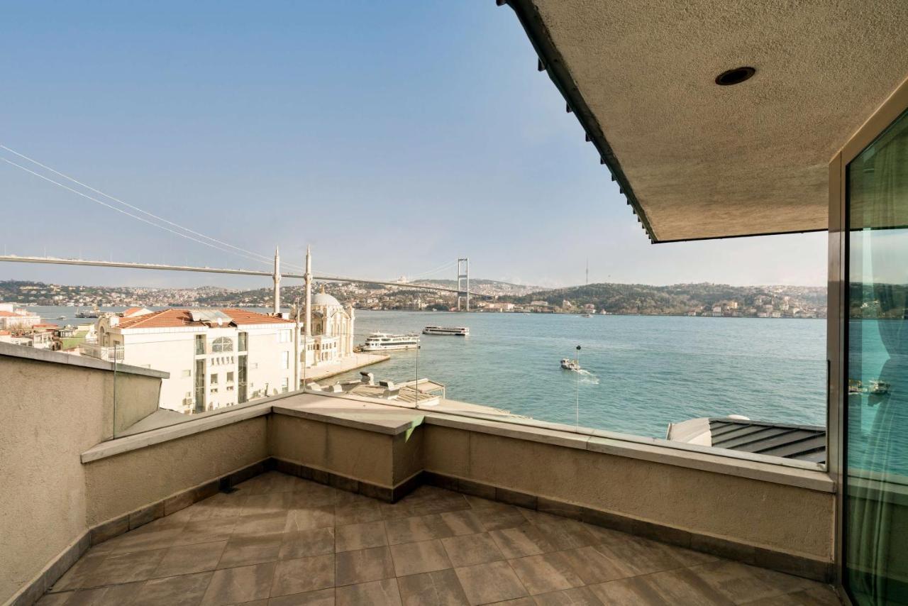 Radisson Blu Bosphorus Hotel Estambul Exterior foto View from the balcony of a penthouse apartment in Istanbul