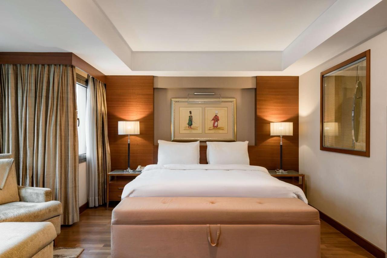 Radisson Blu Bosphorus Hotel Estambul Exterior foto A bedroom at the Taj Mahal Palace