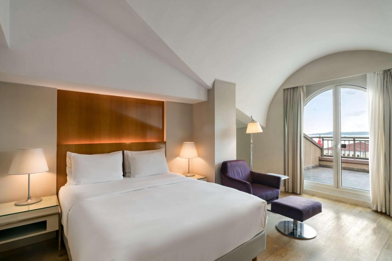 Radisson Blu Bosphorus Hotel Estambul Exterior foto A room at the hotel