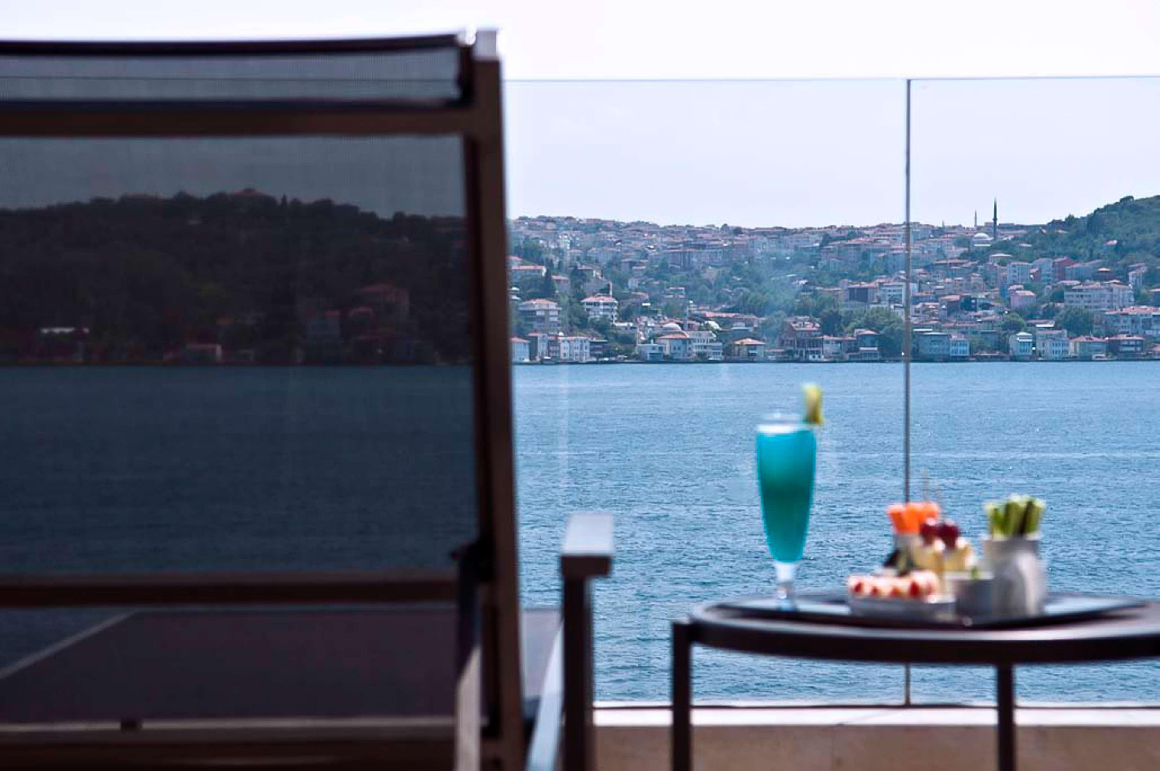 Radisson Blu Bosphorus Hotel Estambul Exterior foto View from the hotel