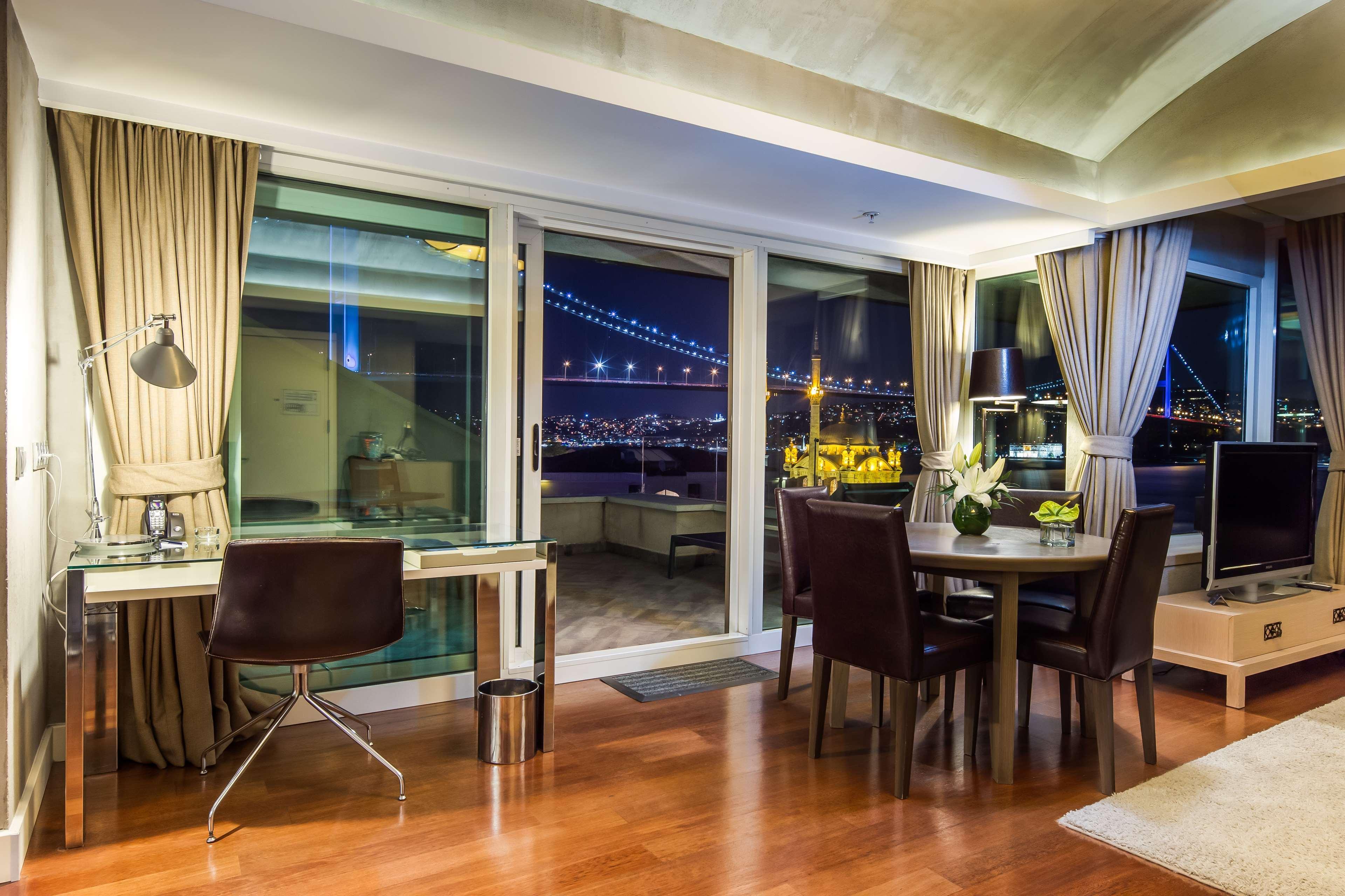 Radisson Blu Bosphorus Hotel Estambul Exterior foto Interior of a suite at the Mandarin Oriental, New York