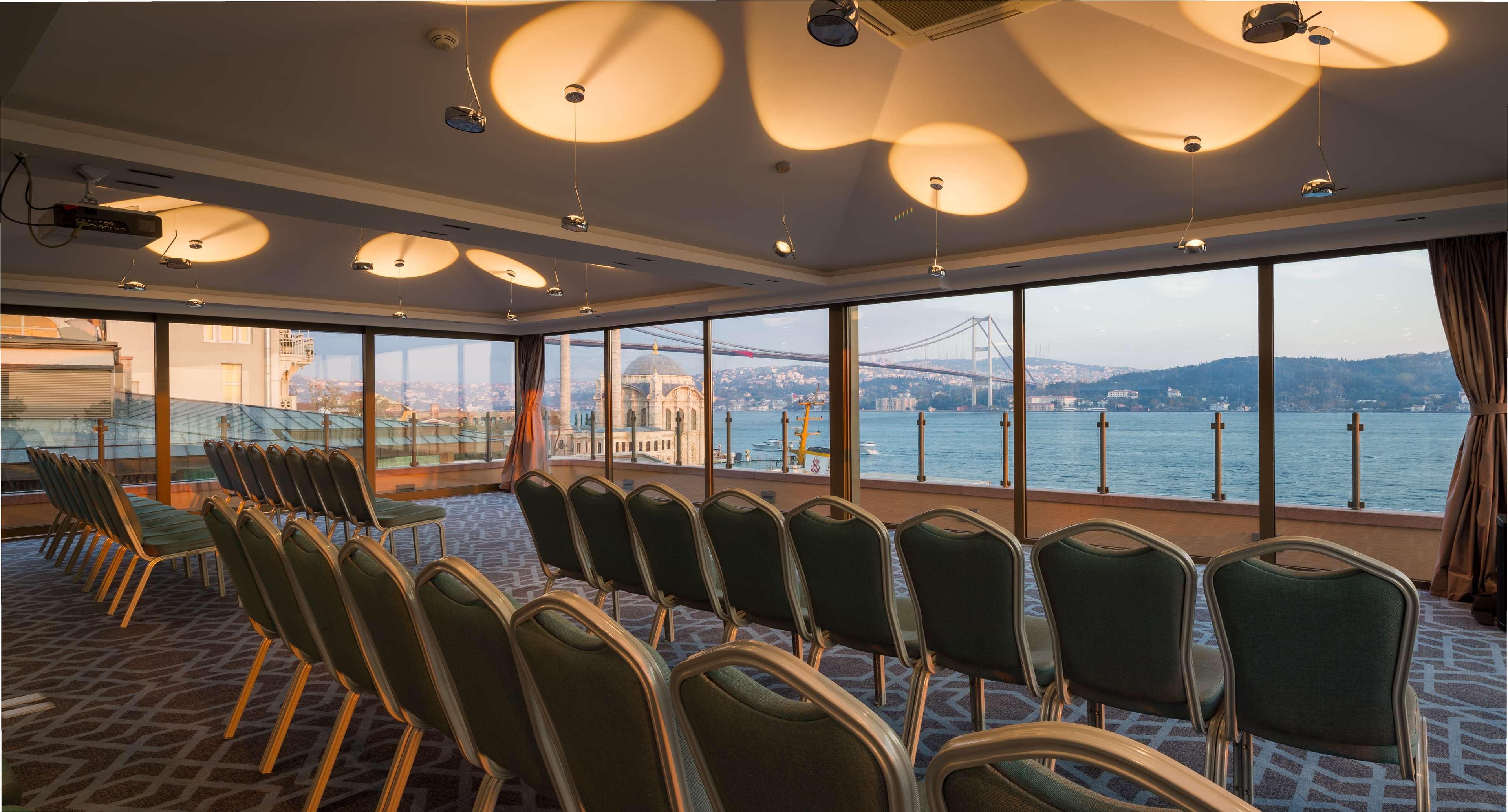Radisson Blu Bosphorus Hotel Estambul Exterior foto The interior of the conference centre