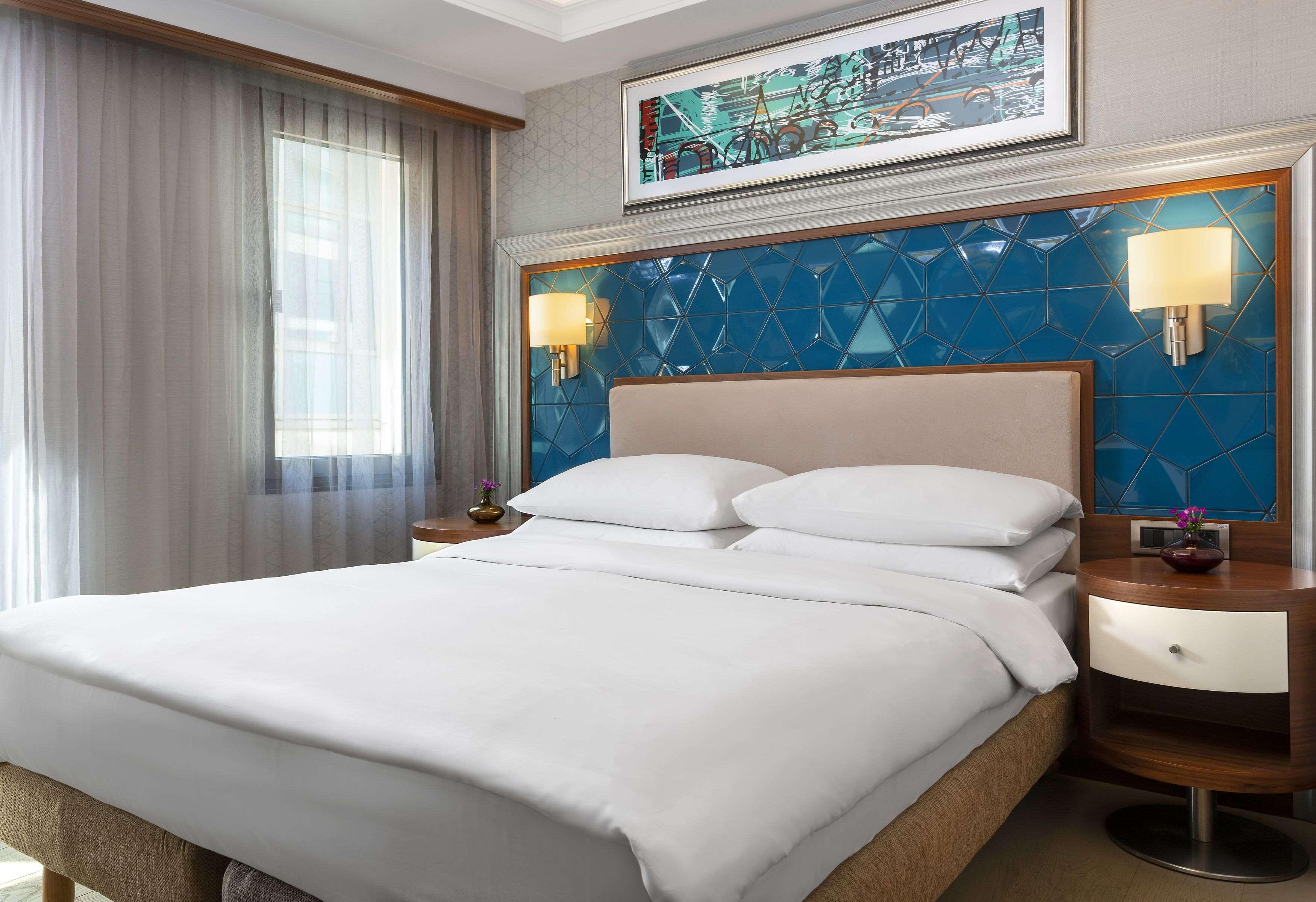 Radisson Blu Bosphorus Hotel Estambul Exterior foto A bedroom at the Hilton London Paddington