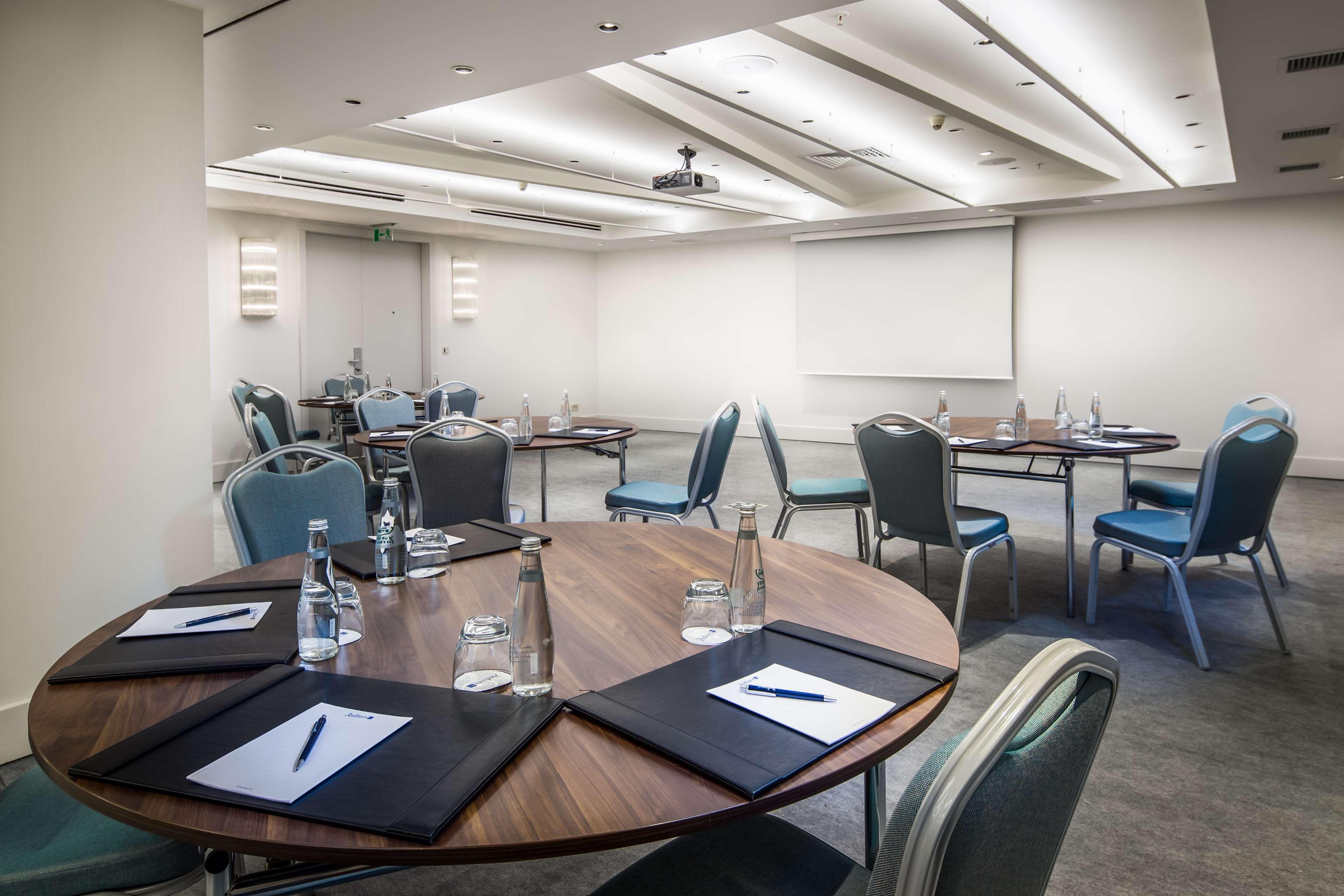 Radisson Blu Bosphorus Hotel Estambul Exterior foto The meeting room at the Royal Society