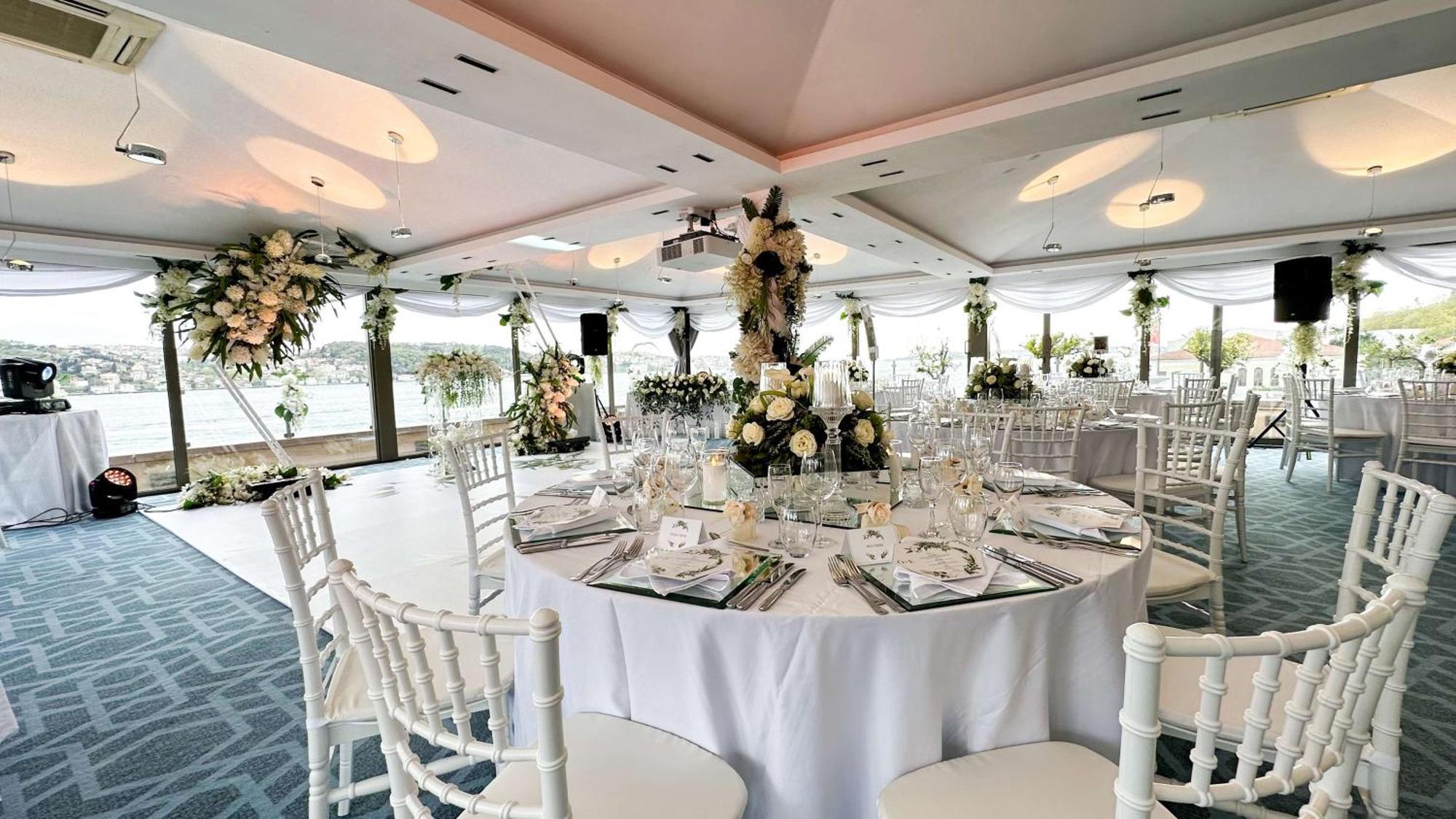 Radisson Blu Bosphorus Hotel Estambul Exterior foto The River Room