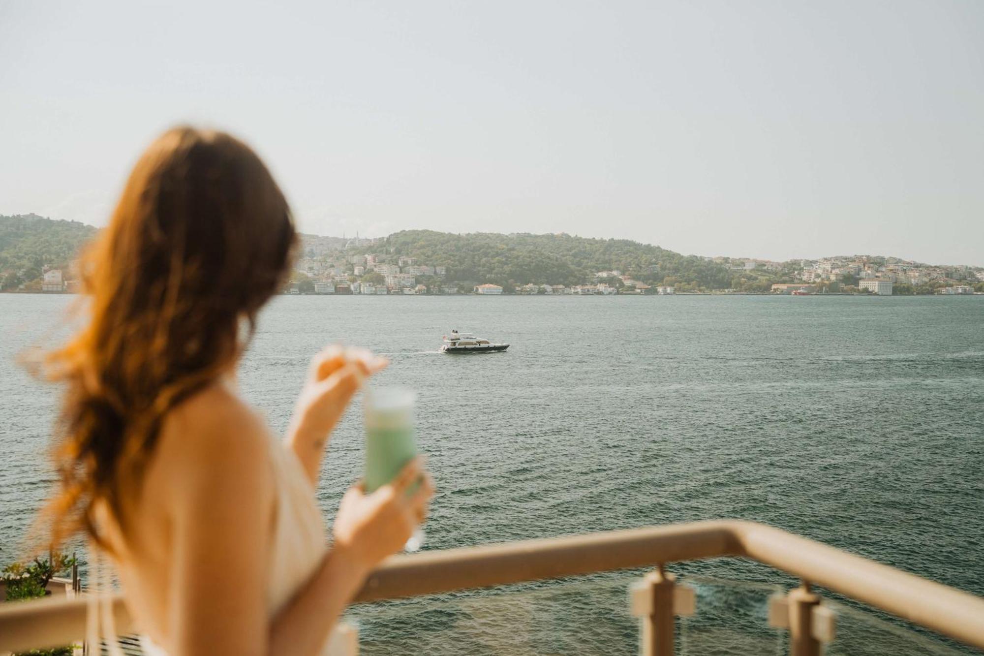 Radisson Blu Bosphorus Hotel Estambul Exterior foto View of the Gulf of Pag from the town of Pag